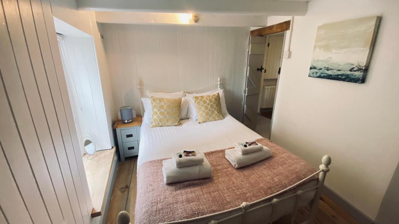 Spindrift Is A Beautiful Newly Refurbished Three Bedroom Private Family House Located On The Old Harbour And The Coastal Path In The Heart Of Beautiful Polperro Kültér fotó