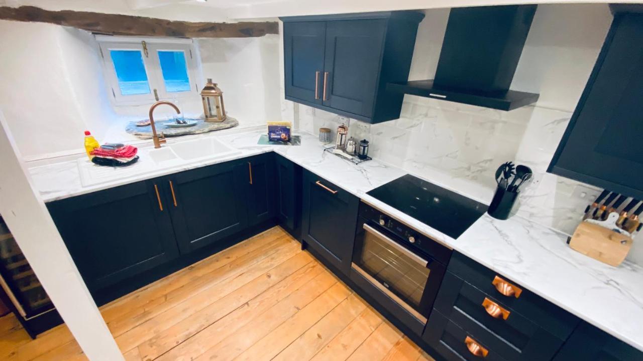 Spindrift Is A Beautiful Newly Refurbished Three Bedroom Private Family House Located On The Old Harbour And The Coastal Path In The Heart Of Beautiful Polperro Kültér fotó